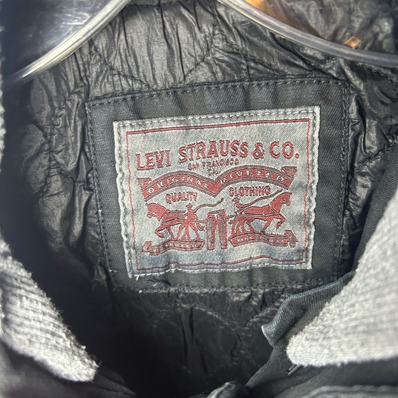 Vintage Levi's denim cargo work jacket - Picture 2 of 14